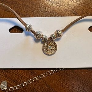 🤩 $5 SALE! 🤩 NWT Icing brown leather choker gold tone medallion & beads